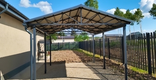 Двускатный навес с профлистом для установки на дачном участке Двускатный навес с профлистом для установки на дачном участке